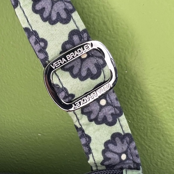 Vera Bradley Nomadic Blossoms bag with matching pull-out magnetic card sleeve - Picture 3 of 6